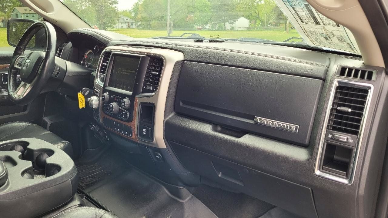 Used 2017 RAM 1500 Laramie AWD/4WD image 19