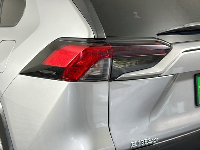 Used 2019 Toyota RAV4 XLE Premium FWD image 30