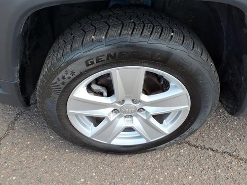 Used 2022 Jeep Compass Latitude AWD/4WD image 10