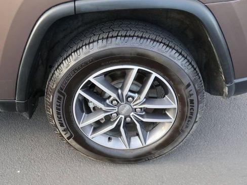 Used 2018 Jeep Grand Cherokee Limited w/ Luxury Group II image 19