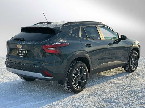 Used 2025 Chevrolet Trax LT w/ LT Convenience Package image 3