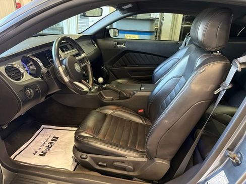 Used 2013 Ford Mustang Premium RWD image 10