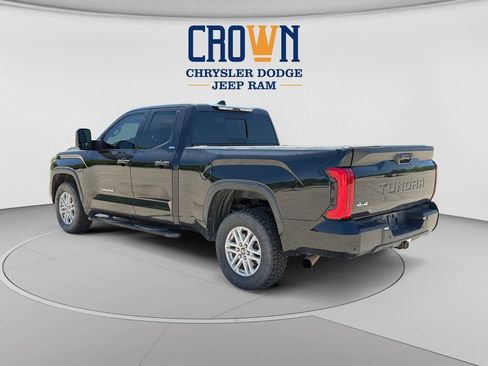 Used 2022 Toyota Tundra SR5 w/ SR5 Convenience Package AWD/4WD image 5