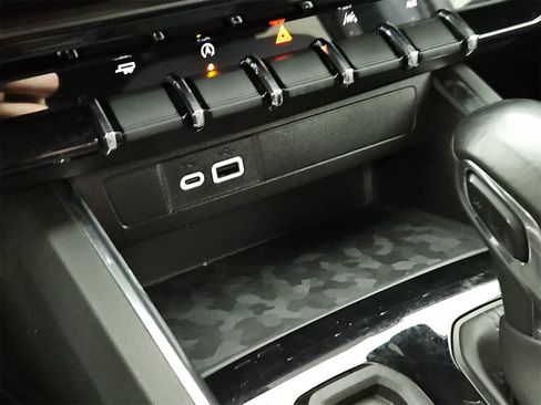 Used 2024 GMC Canyon Elevation image 31