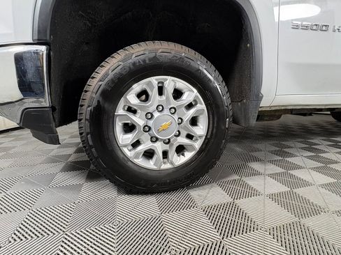 Used 2024 Chevrolet Silverado 3500 LT AWD/4WD image 10