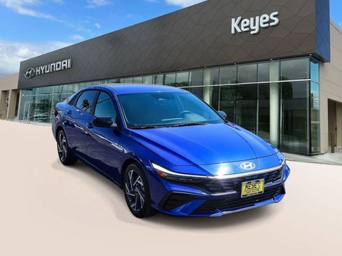 Certified 2025 Hyundai Elantra Sport FWD image 3