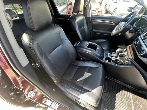 Used 2017 Toyota Highlander Limited image 7