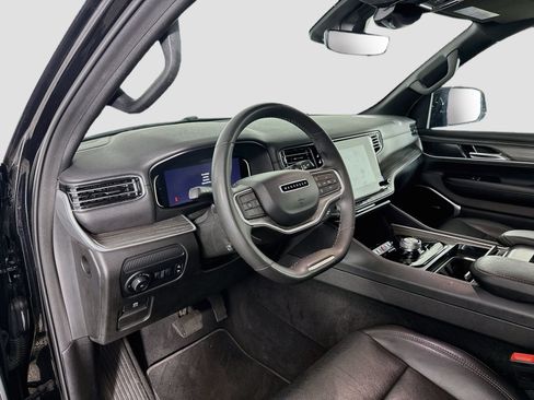 Used 2024 Jeep Wagoneer Series II w/ Flexible Seating Group RWD image 23