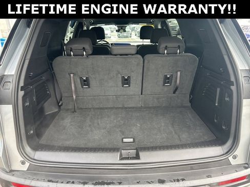 Used 2025 Chevrolet Traverse LT image 36