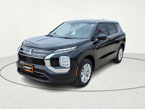 New 2026 Mitsubishi Outlander ES image 1