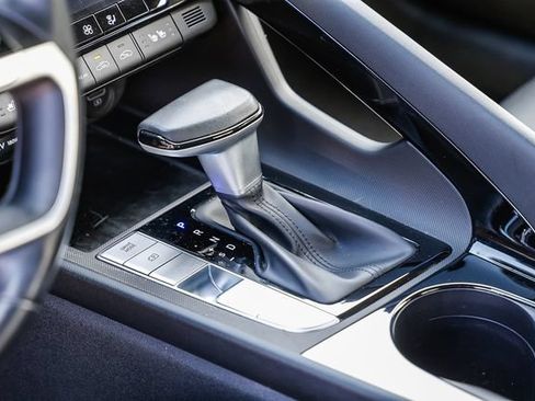 Certified 2022 Hyundai Elantra Limited FWD image 24