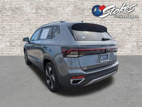 Certified 2025 Volkswagen Taos SE AWD/4WD image 7