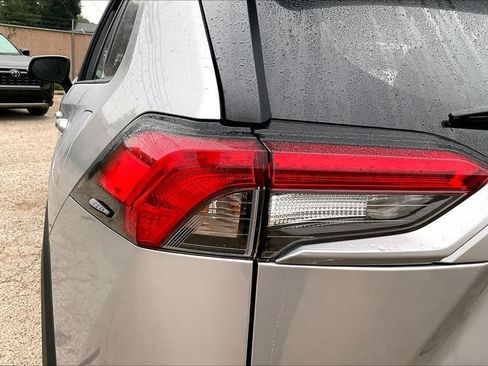 Used 2025 Toyota RAV4 XLE FWD image 28