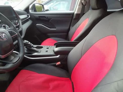 Certified 2023 Toyota Highlander LE image 6