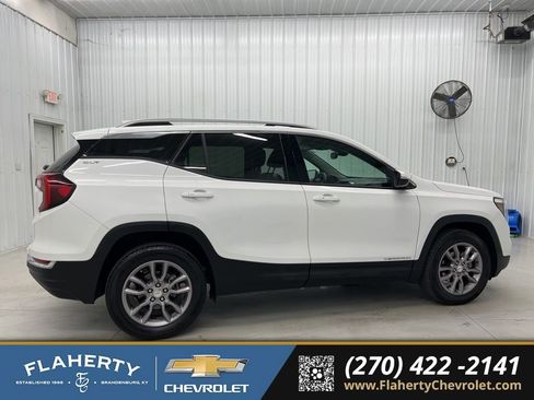 Used 2024 GMC Terrain SLT AWD/4WD image 2