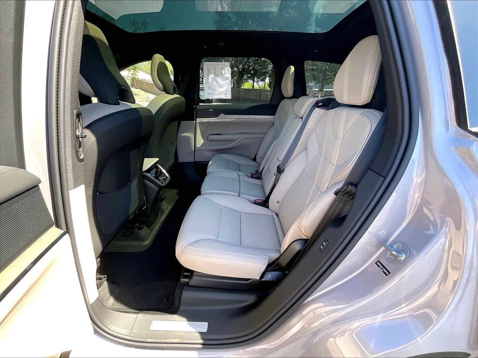 New 2026 Volvo EX90 Plus RWD image 12