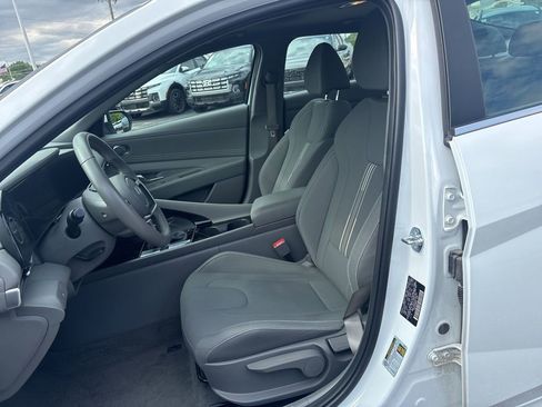Certified 2025 Hyundai Elantra SEL FWD image 16