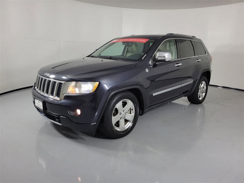 Used 2013 Jeep Grand Cherokee Limited w/ Luxury Group II image 2