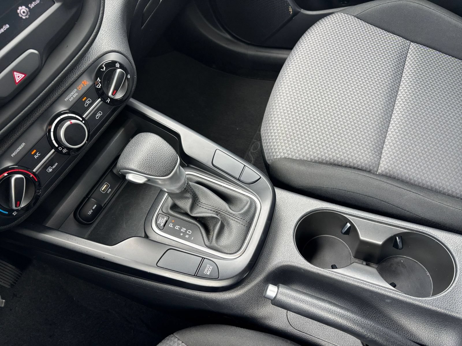 Used 2025 Kia Soul LX w/ LX Technology Package FWD image 38