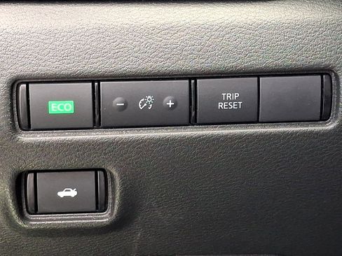 Used 2024 Nissan Sentra SV FWD image 23