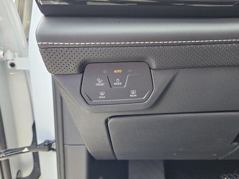 Certified 2024 Volkswagen Atlas SE FWD image 13