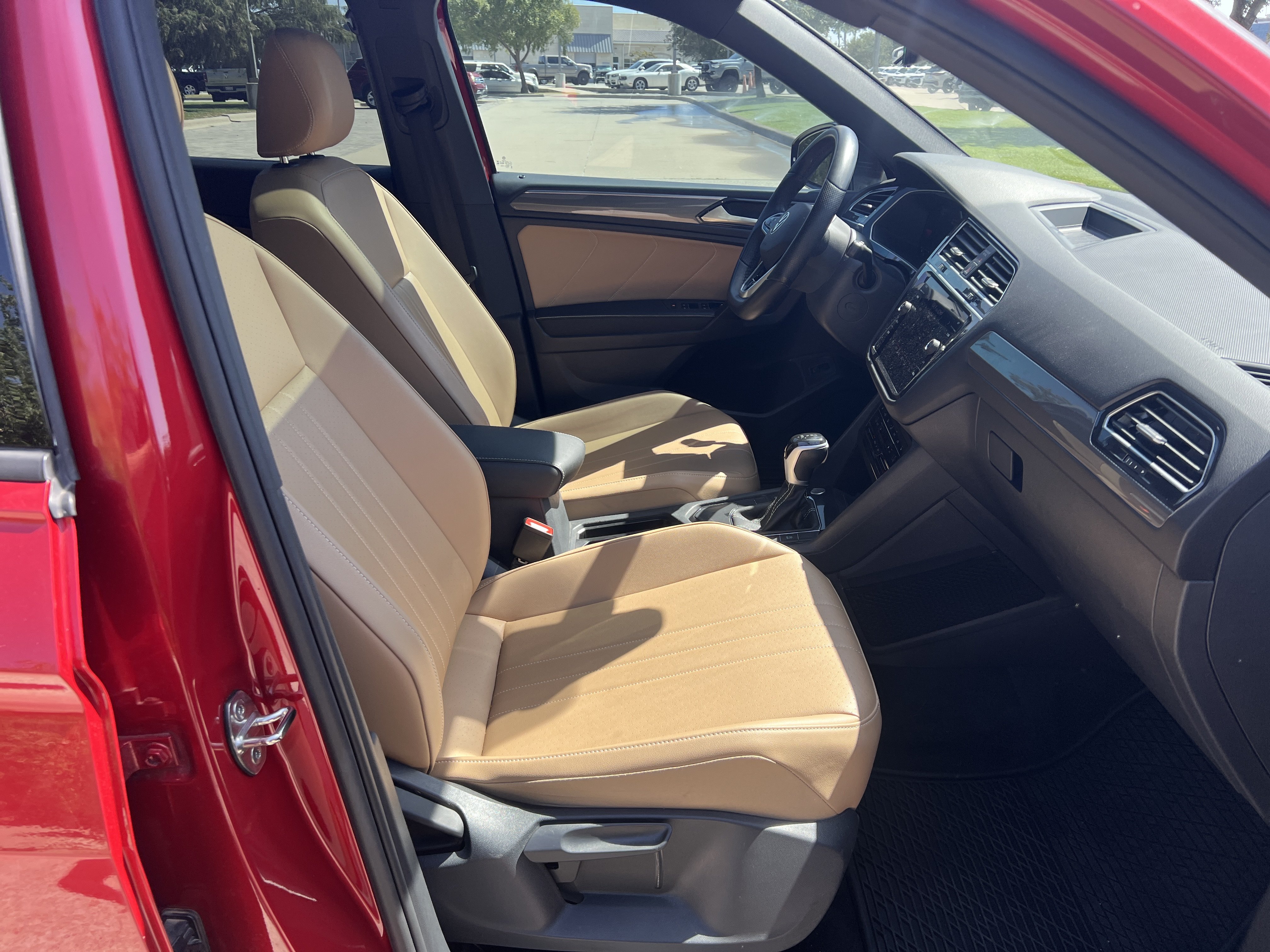 Certified 2024 Volkswagen Tiguan SE R-Line FWD image 27