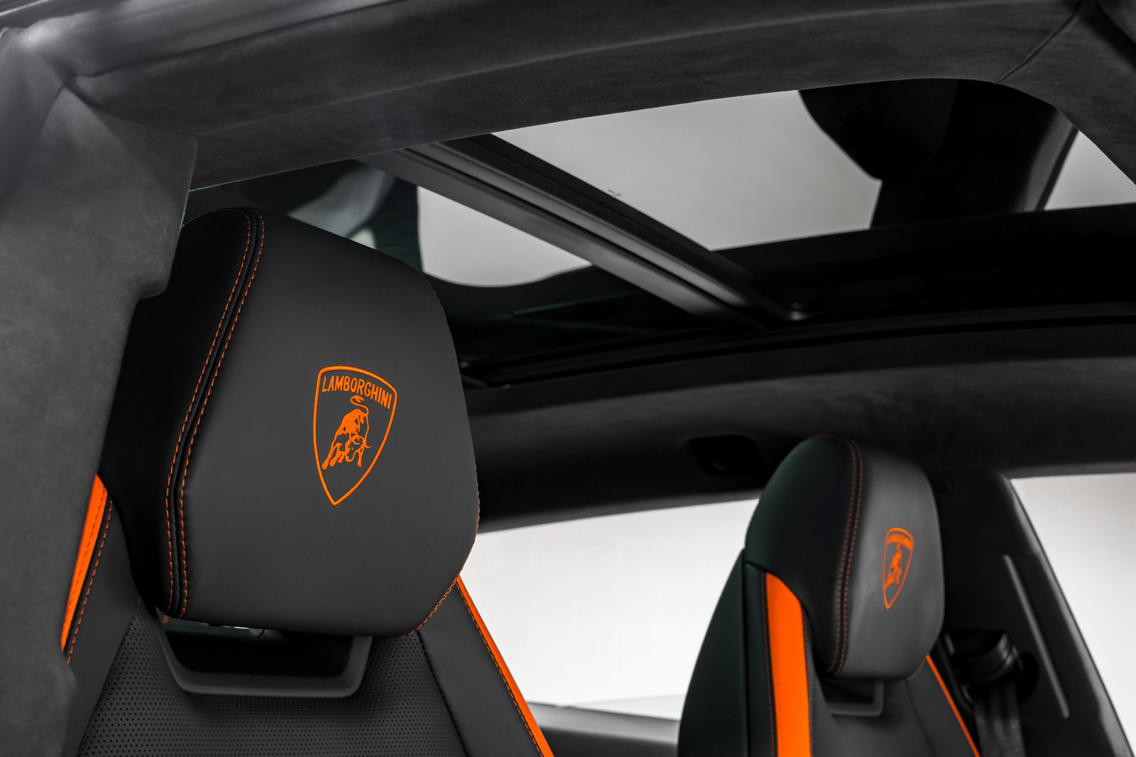 Used 2025 Lamborghini Urus SE AWD/4WD image 43