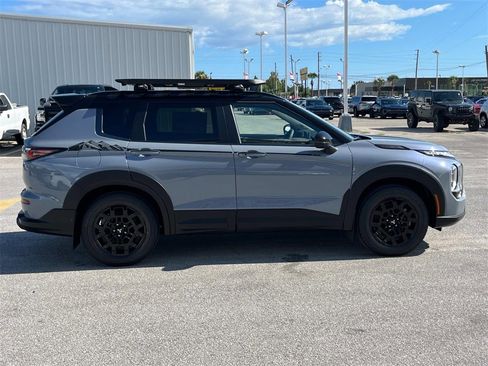 New 2025 Mitsubishi Outlander SE image 6