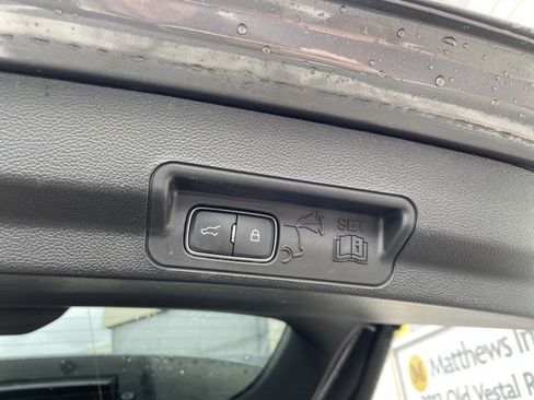 Used 2022 Ford Explorer XLT w/ Equipment Group 202A image 34