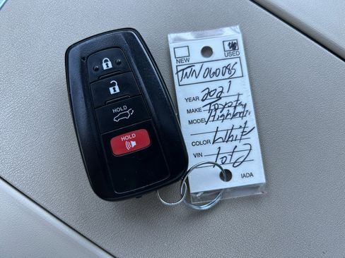 Certified 2021 Toyota Highlander Platinum image 38