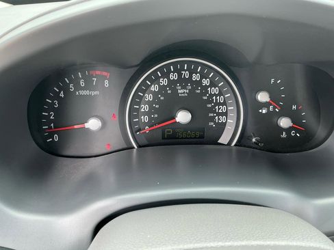 Used 2012 Kia Sedona LX w/ PWR Pkg FWD image 17