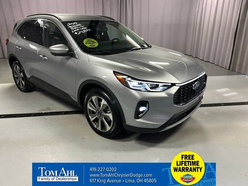 Used 2023 Ford Escape Platinum AWD/4WD image 1