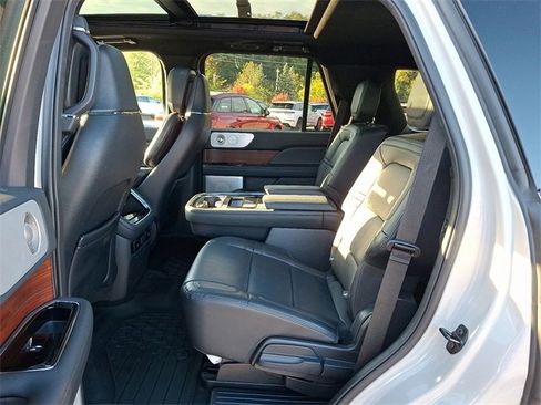 Certified 2022 Lincoln Navigator Reserve image 12