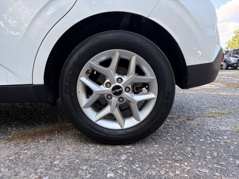 Used 2025 Kia Soul LX w/ LX Technology Package FWD image 27