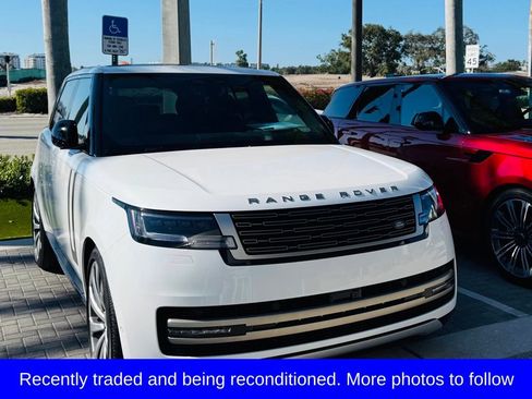 Used 2025 Land Rover Range Rover SE AWD/4WD image 1