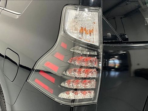 Used 2023 Lexus GX 460 Premium w/ Accessory Package image 39