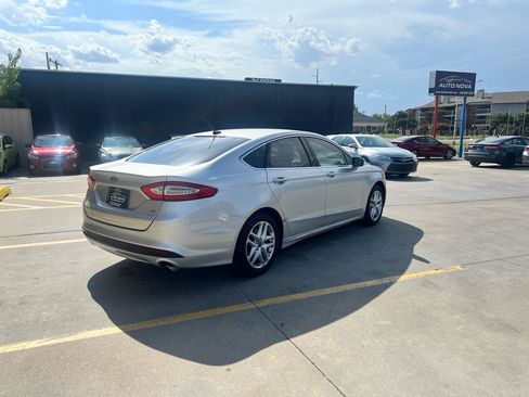 Used 2014 Ford Fusion SE w/ Equipment Group 202A FWD image 8