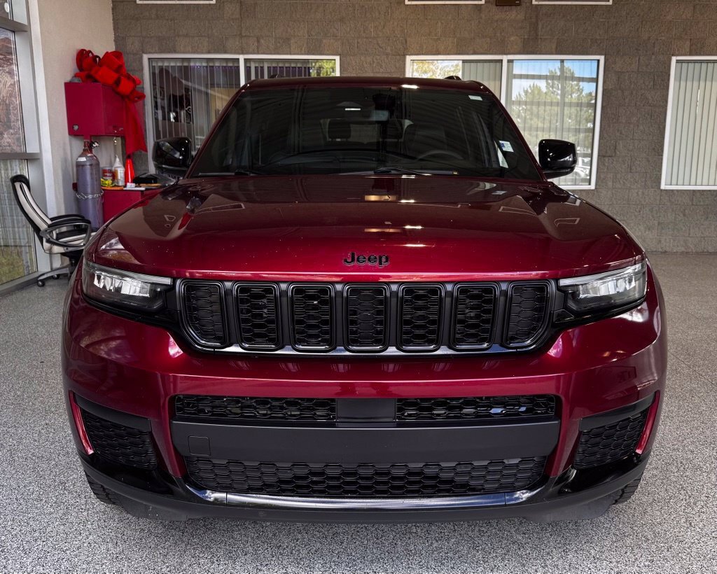 Used 2024 Jeep Grand Cherokee L Altitude AWD/4WD image 2