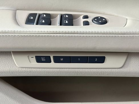 Used 2013 BMW 750Li image 17