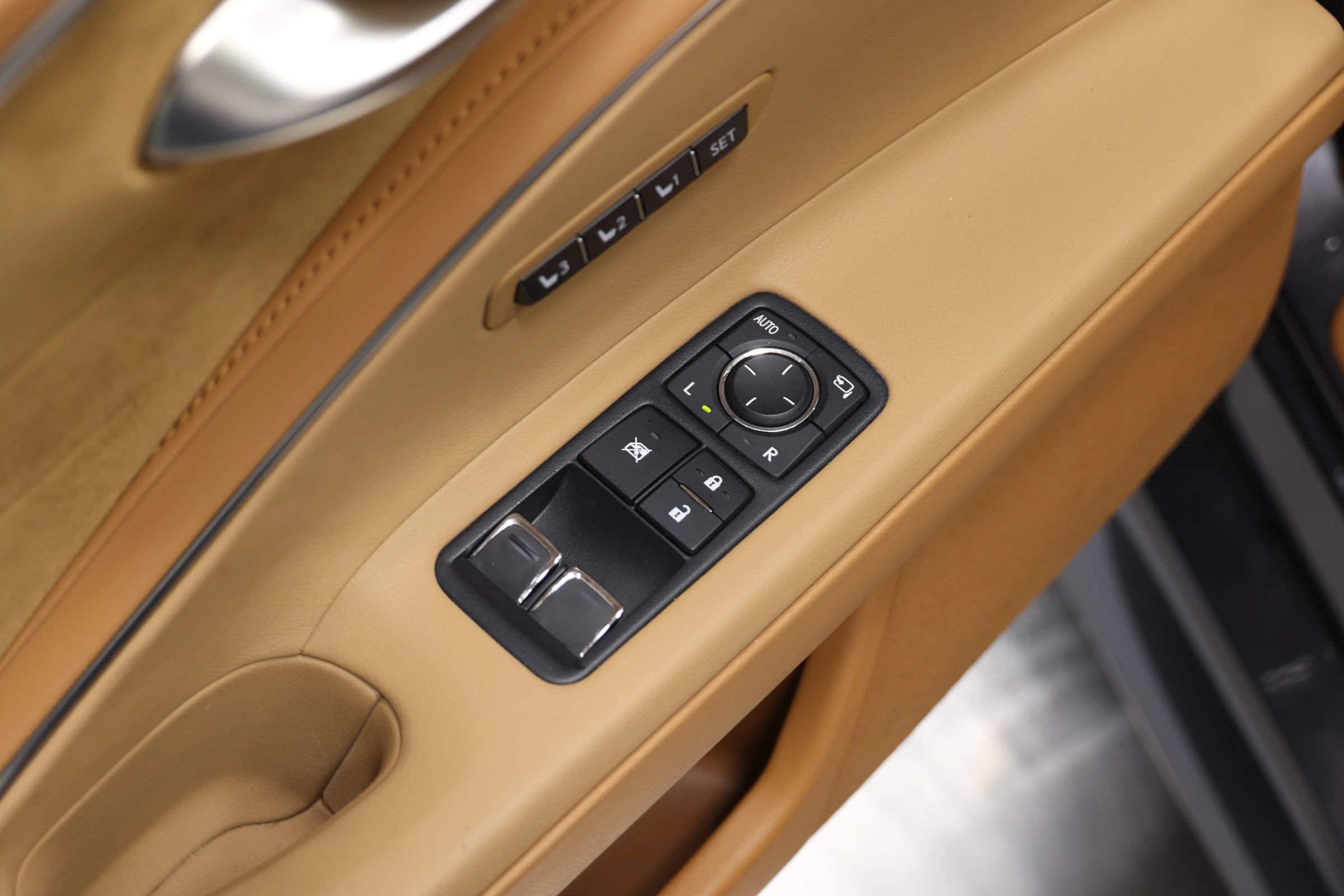 Used 2025 Lexus LC 500 Coupe w/ Touring Package RWD image 13
