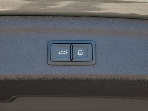 Used 2025 Audi Q3 2.0T Premium w/ Convenience Package image 44