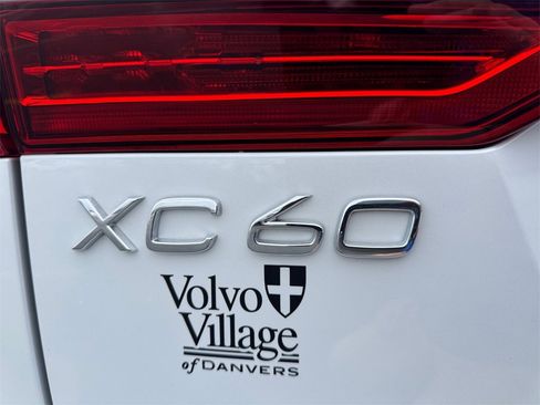 Certified 2025 Volvo XC60 B5 Core image 8