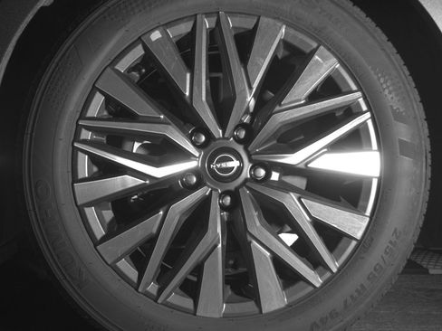 Used 2025 Nissan Altima 2.5 SV FWD image 12