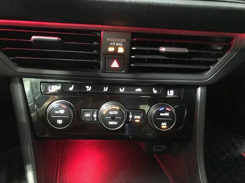 Used 2019 Volkswagen Jetta GLI FWD image 28