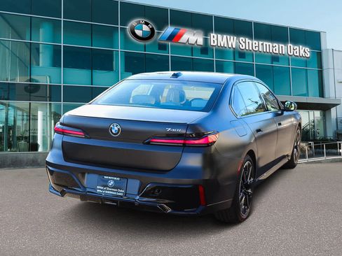 New 2026 BMW 740i image 4
