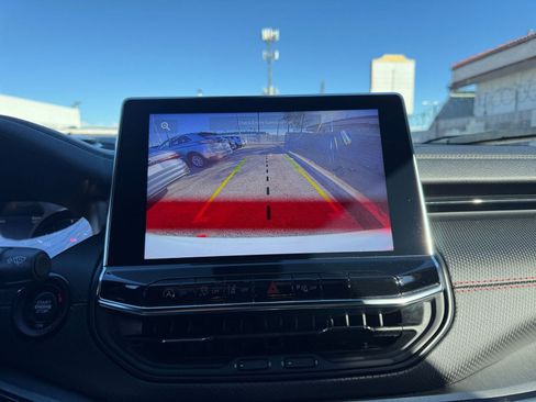 Used 2025 Jeep Compass Trailhawk image 17