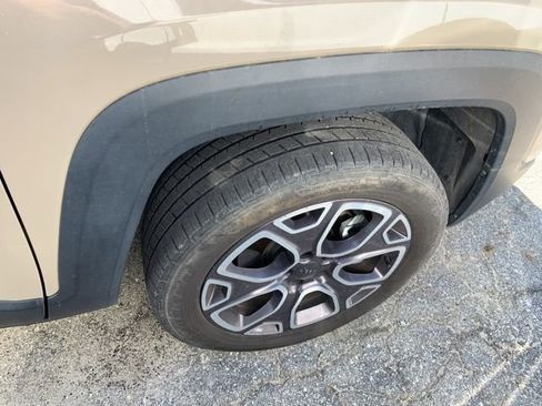 Used 2016 Jeep Renegade Limited image 10