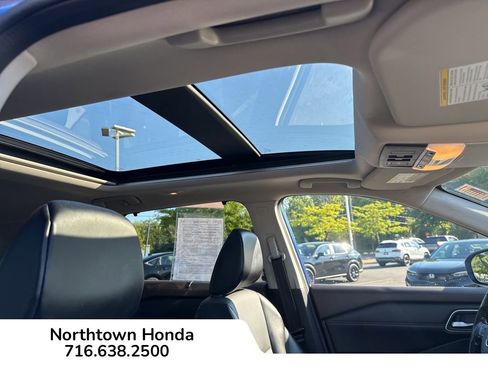 Used 2021 Nissan Rogue SV w/ Premium Package image 17