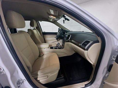 Used 2018 Jeep Grand Cherokee Laredo image 28