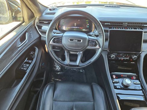 Used 2023 Jeep Grand Cherokee Overland w/ Advanced Protech Group III AWD/4WD image 14